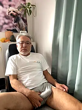 Snapshot of gholly2007 chatting on 11.13.25 gholly2007 online show from 11.13.25