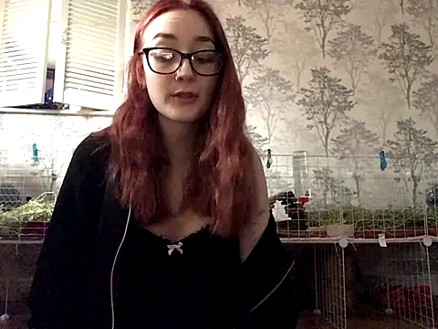 Snapshot of ivysplayhouse chatting on 10.01.25 ivysplayhouse online show from 10.01.25