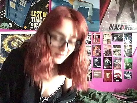 Snapshot of ivysplayhouse chatting on 10.12.25 ivysplayhouse online show from 10.12.25