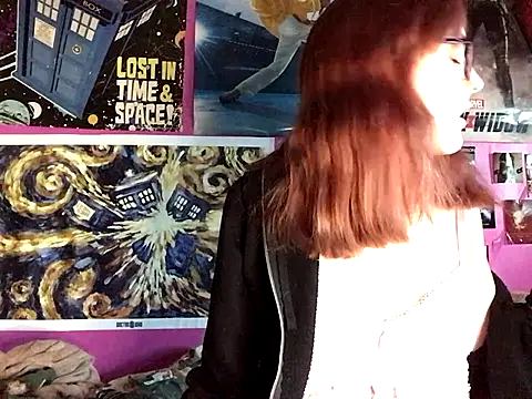 Snapshot of ivysplayhouse chatting on 10.24.25 ivysplayhouse online show from 10.24.25