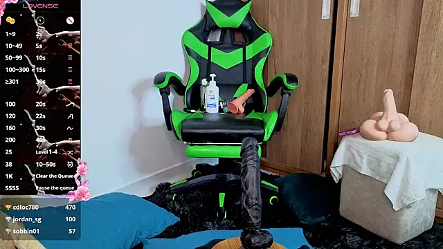 Snapshot of Allyson_Claire1 chatting on 10.03.25 Allyson Claire1 online show from 10.03.25