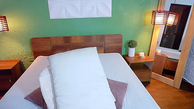 Chocolatte dreams online show from 09.13.25