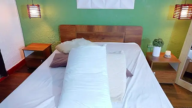 Chocolatte dreams online show from 10.28.25