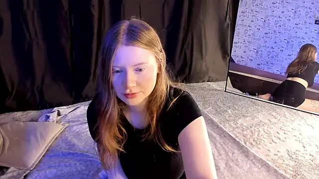 Snapshot of Lillie_Berry chatting on 10.03.25 Lillie Berry online show from 10.03.25