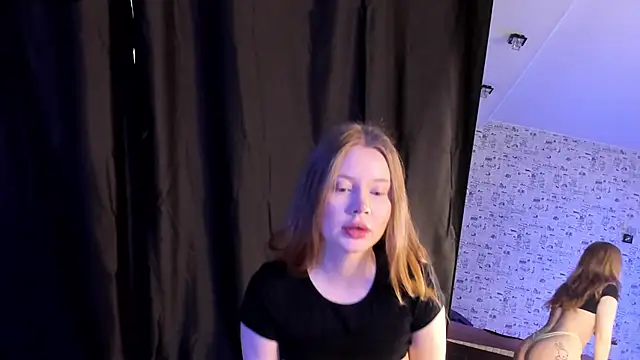 Snapshot of Lillie_Berry chatting on 10.04.25 Lillie Berry online show from 10.04.25