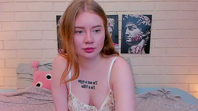 Snapshot of Lillie_Berry chatting on 10.17.25 Lillie Berry online show from 10.17.25