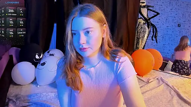 Snapshot of Lillie_Berry chatting on 11.01.25 Lillie Berry online show from 11.01.25