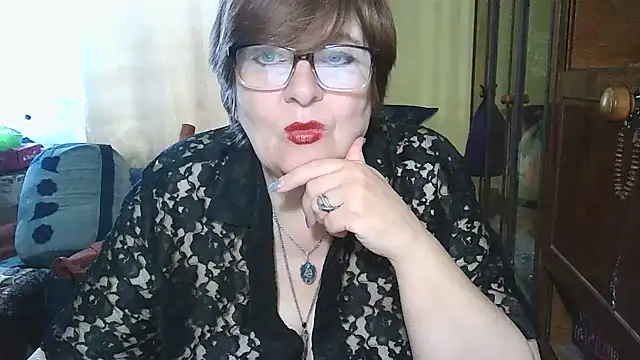 Snapshot of VeronicaGold511 chatting on 10.05.25 VeronicaGold511 online show from 10.05.25