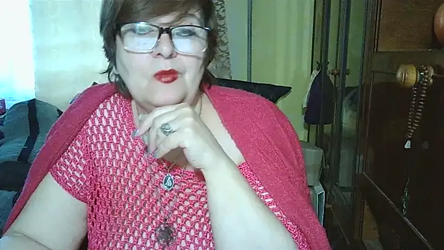 Snapshot of VeronicaGold511 chatting on 10.08.25 VeronicaGold511 online show from 10.08.25