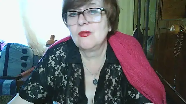 Snapshot of VeronicaGold511 chatting on 10.12.25 VeronicaGold511 online show from 10.12.25