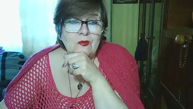 Snapshot of VeronicaGold511 chatting on 10.14.25 VeronicaGold511 online show from 10.14.25