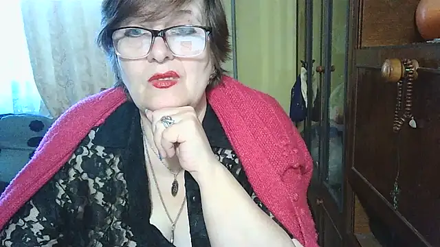 Snapshot of VeronicaGold511 chatting on 10.19.25 VeronicaGold511 online show from 10.19.25