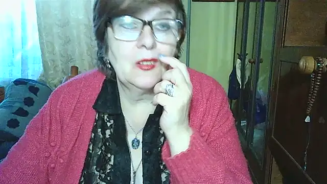 Snapshot of VeronicaGold511 chatting on 10.20.25 VeronicaGold511 online show from 10.20.25