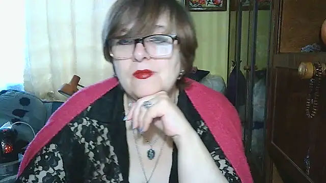 Snapshot of VeronicaGold511 chatting on 10.29.25 VeronicaGold511 online show from 10.29.25