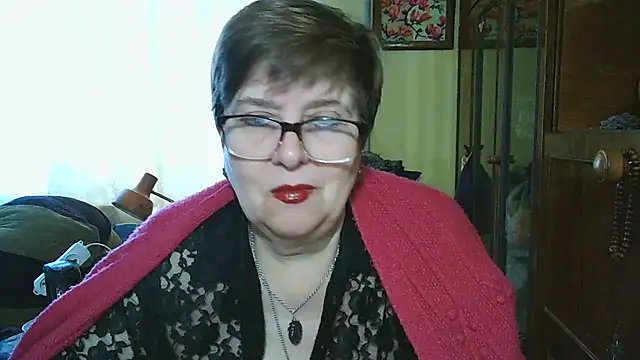 Snapshot of VeronicaGold511 chatting on 10.30.25 VeronicaGold511 online show from 10.30.25