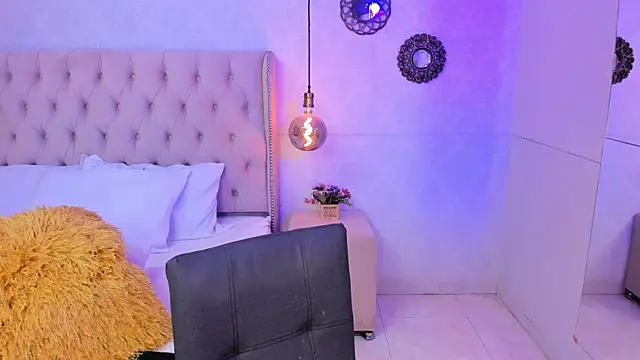 Snapshot of Tatihornyy chatting on 10.21.25 Tatihornyy online show from 10.21.25