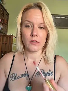 RhondaRump online show from 09.23.25