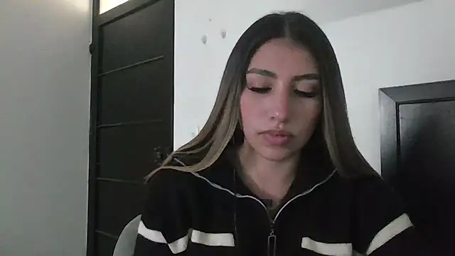 Snapshot of AriaBliss- chatting on 06.17.26 AriaBliss- online show from 06.17.26