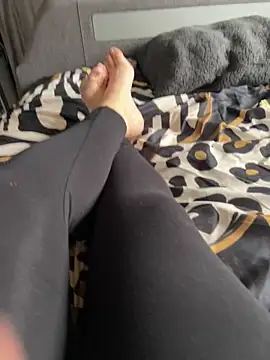 Snapshot of feetwithlottielou chatting on 10.11.25 feetwithlottielou online show from 10.11.25