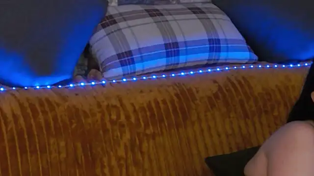 Snapshot of GrayLunna chatting on 11.13.25 GrayLunna online show from 11.13.25