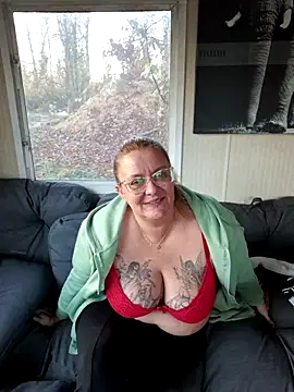 Misspapillon1840 online show from 12.03.25