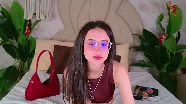 Snapshot of LANA_MILANO chatting on 10.04.25 LANA MILANO online show from 10.04.25