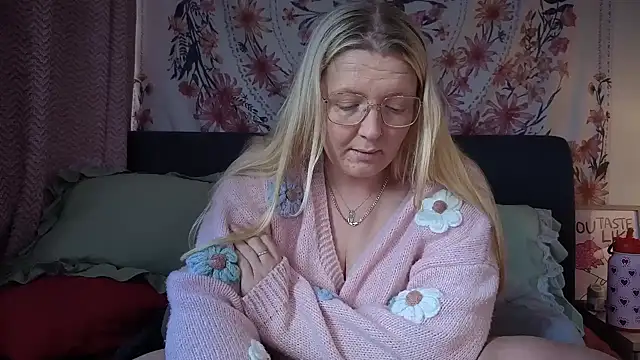 Daisyxoxo  online show from 04.14.26