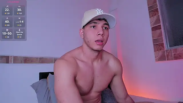 Snapshot of max_valiant1 chatting on 10.21.25 max valiant1 online show from 10.21.25