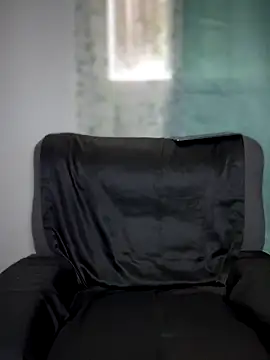 Snapshot of _foreigntitts chatting on 10.13.25 foreigntitts online show from 10.13.25