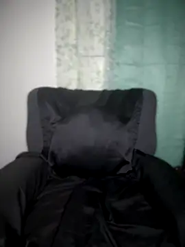 Snapshot of _foreigntitts chatting on 10.26.25 foreigntitts online show from 10.26.25