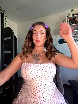 MikssMolly online show from 10.14.25