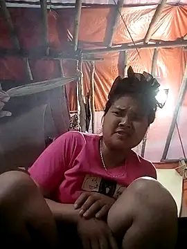 Snapshot of Heulwen-22 chatting on 10.06.25 Heulwen-22 online show from 10.06.25