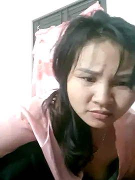 Snapshot of Heulwen-22 chatting on 10.24.25 Heulwen-22 online show from 10.24.25