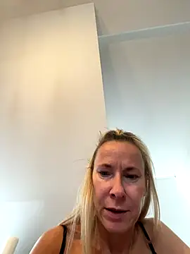 blondi2077 online show from 10.11.25