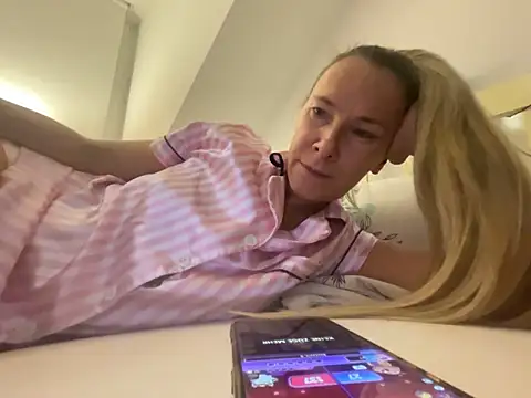 blondi2077 online show from 10.26.25