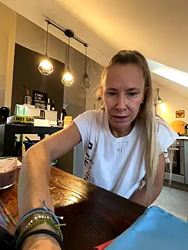 blondi2077 online show from 10.27.25