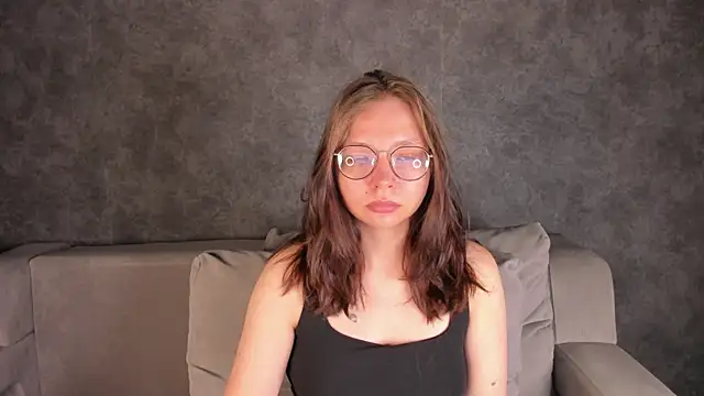 Noora Moore online show from 09.19.25