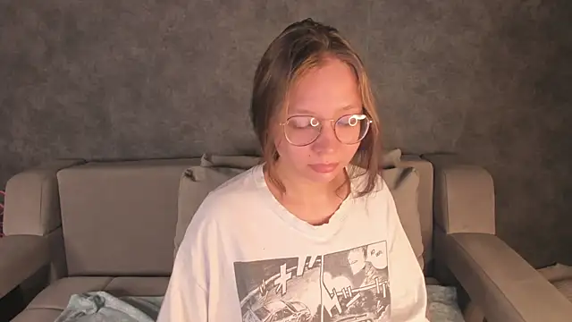 Noora Moore online show from 09.20.25