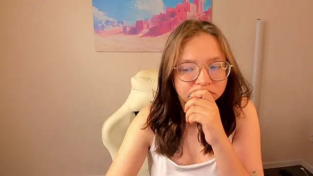 Noora Moore online show from 09.24.25