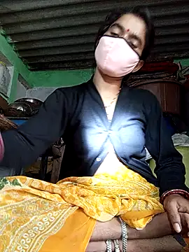 Snapshot of MISS_LOVE_001 chatting on 10.31.25 MISS LOVE 001 online show from 10.31.25