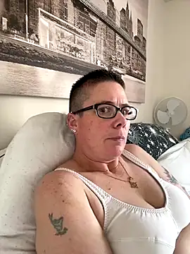 Snapshot of voluptuous-minx chatting on 12.05.25 voluptuous-minx online show from 12.05.25