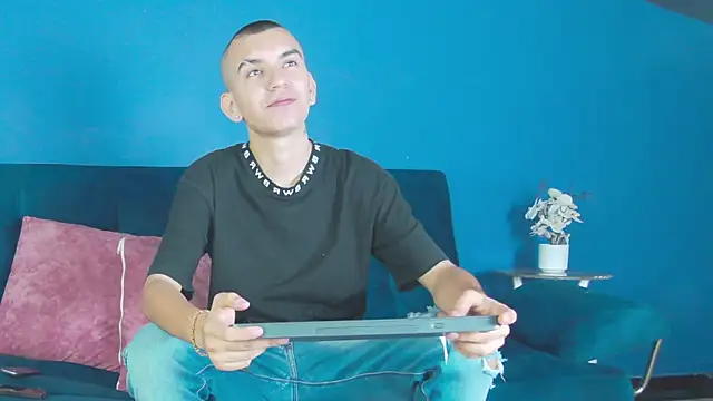 RowanCley online show from 10.03.25