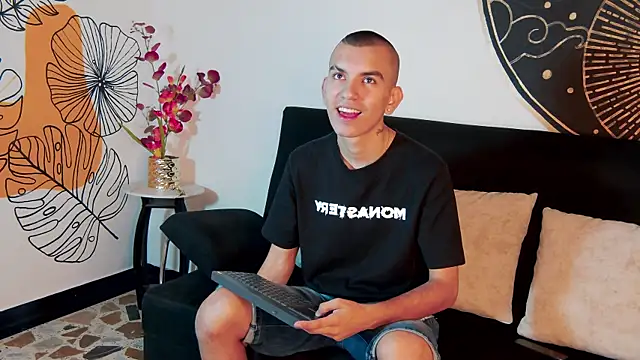 RowanCley online show from 10.10.25