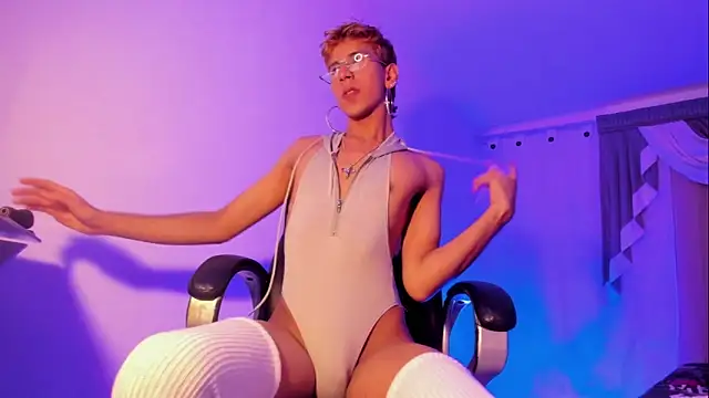 Angelicious Boy online show from 11.29.25