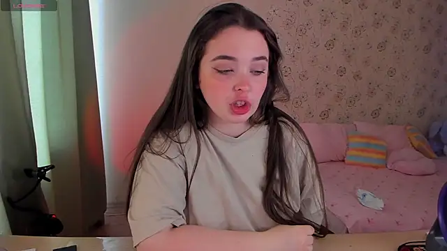 Snapshot of Alice_next_door chatting on 04.18.26 Alice next door online show from 04.18.26