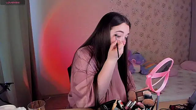 Snapshot of Alice_next_door chatting on 04.19.26 Alice next door online show from 04.19.26