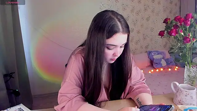 Snapshot of Alice_next_door chatting on 04.24.26 Alice next door online show from 04.24.26