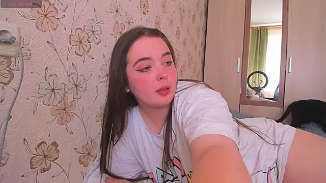 Snapshot of Alice_next_door chatting on 05.30.26 Alice next door online show from 05.30.26
