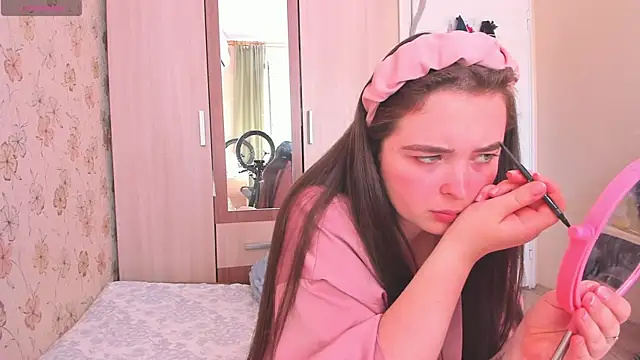 Snapshot of Alice_next_door chatting on 06.02.26 Alice next door online show from 06.02.26