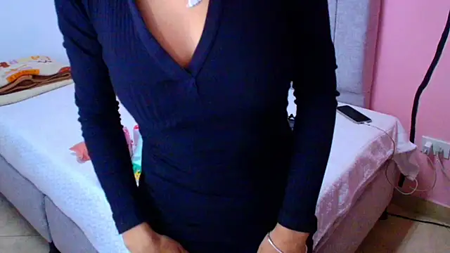 Emily  parker   online show from 10.08.25